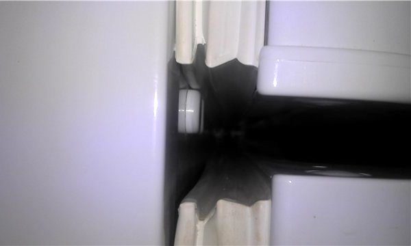 Not tight fit of the refrigerator door