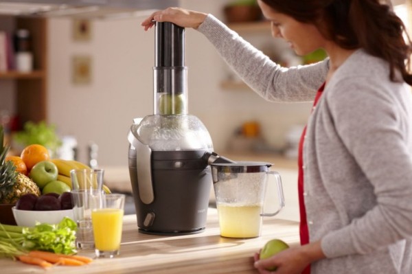 Juicing in a centrifugal juicer