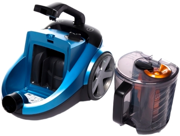 Vacuum cleaner with bucket dust collector