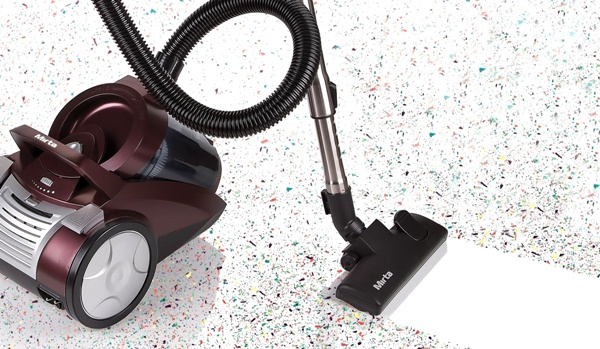 Cyclonic vacuum cleaner operation