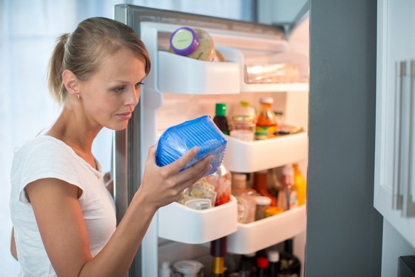 The shelf life of the product in the refrigerator Checking the shelf life of the product in the refrigerator