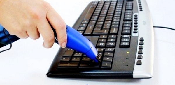 Small vacuum cleaner Keyboard cleaning