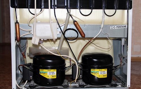 Two compressors Two-compressor refrigerator