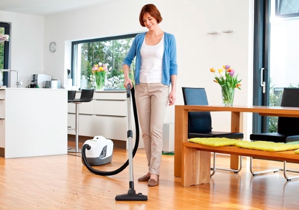 Telescopic metal tube Cleaning the house