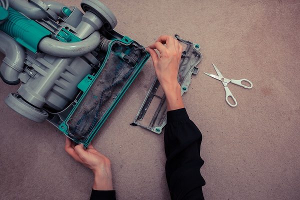 Disassembling a vacuum cleaner