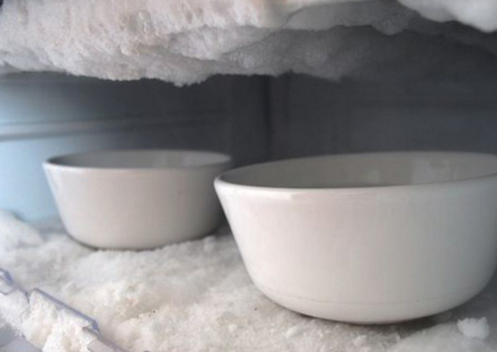 frost in the freezer Heavily frozen chamber