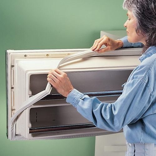 Through the unstuck rubber gaskets the frost goes away and the refrigerator does not freeze Rubber pads in the fridge