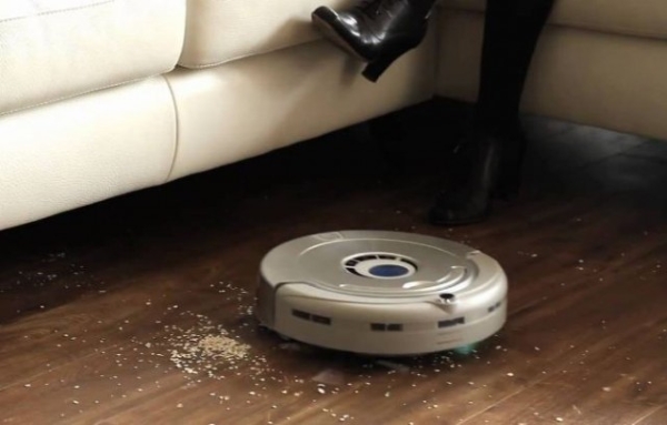 Smooth surface cleaning Cleaning with a Robotic Vacuum Cleaner