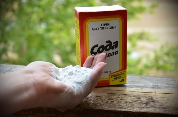 Baking soda Eliminate the smell in the refrigerator using baking soda