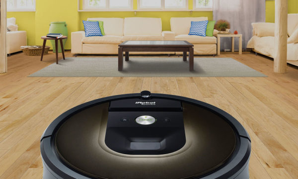 Vacuum cleaner IROBOT Roomba 980 in the apartment