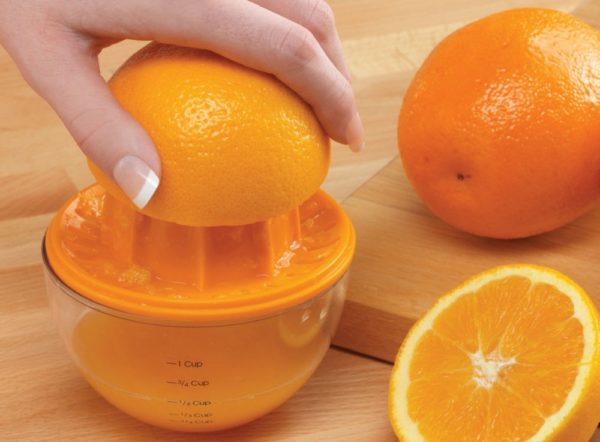 The use of manual citrus juicer The use of manual citrus juicer
