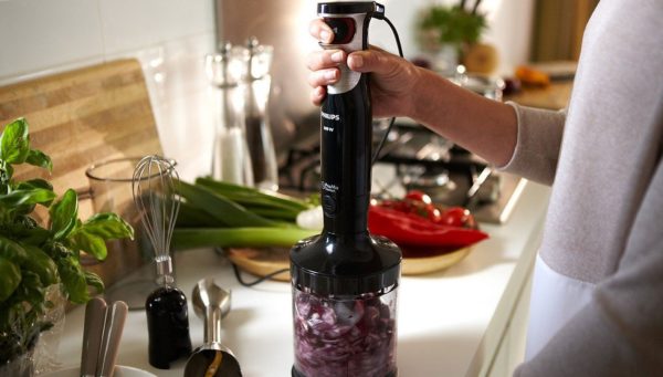 Cooking fruit puree Fruit puree in a blender