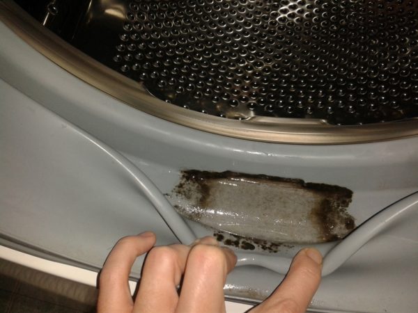 Dirt in the drum Dirt in the washing machine drum