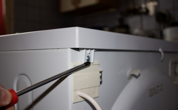 Dismantling the top cover