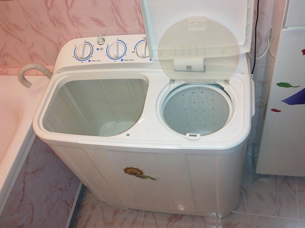 Semi-automatic washing machine