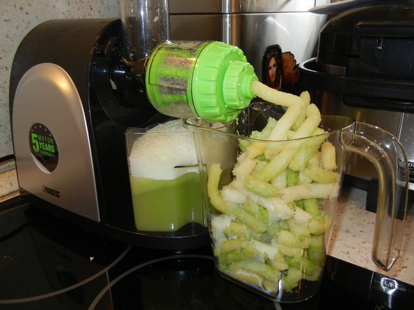 Squeezing apple juice