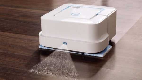 Room cleaning with a kitchen robot with water and steam Room cleaning with a kitchen robot with water and steam