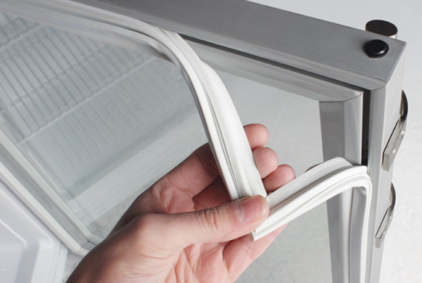 Defect sealer Defect seal in the refrigerator