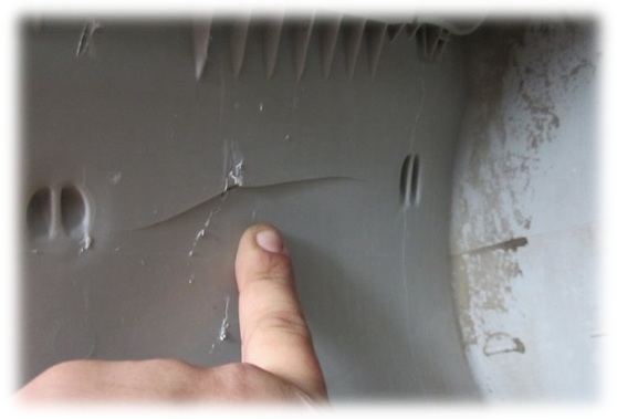 Plastic crack