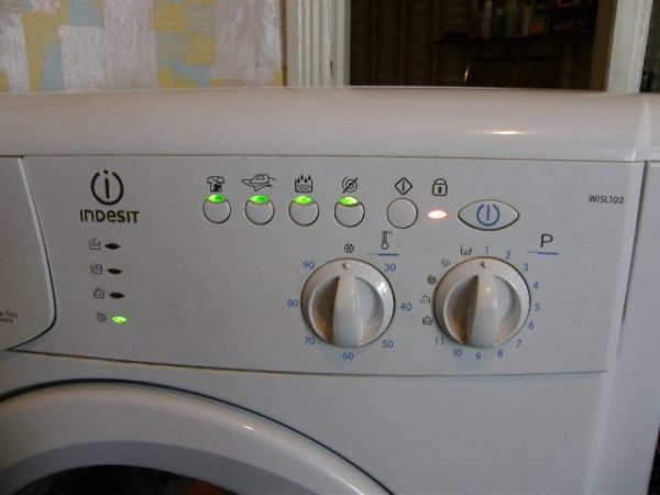  Пералня Indesit
