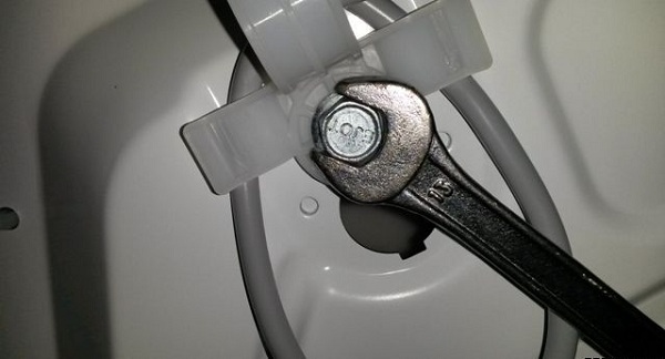 Bolt location