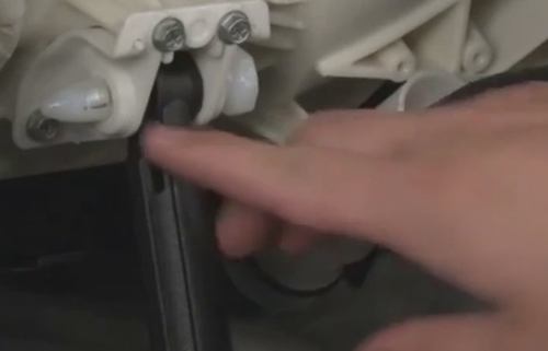 Removing the shock absorbers Removing the shock absorbers