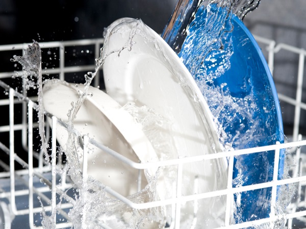 Rinsing dishes