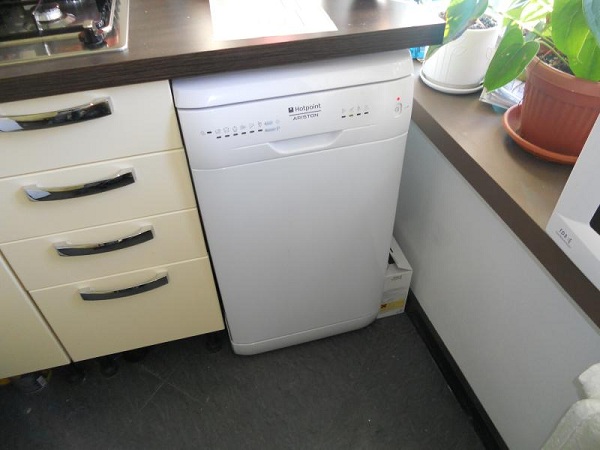 Freestanding dishwasher