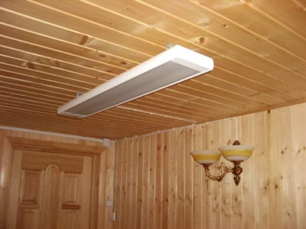 Infrared heater with thermostat