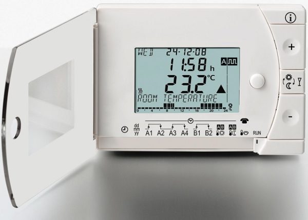 Thermostat for infrared heater