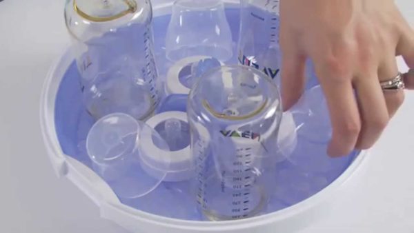 Unfolding the bottles in the sterilizer