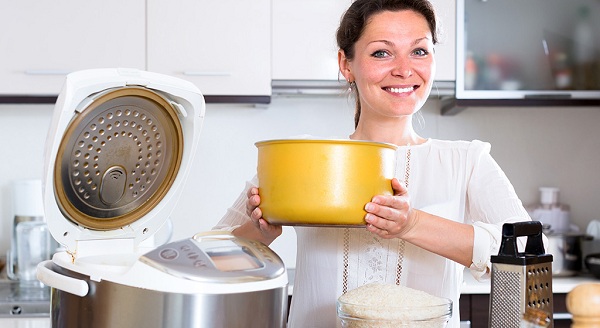 Crock-pot with a yellow bowl