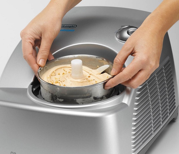 Ice cream maker