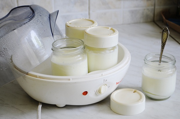 Moulinex yogurt maker and ready-made yogurt
