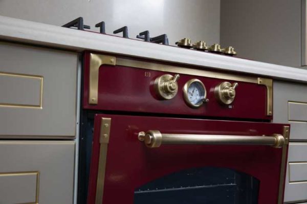 Built-in oven with independent control