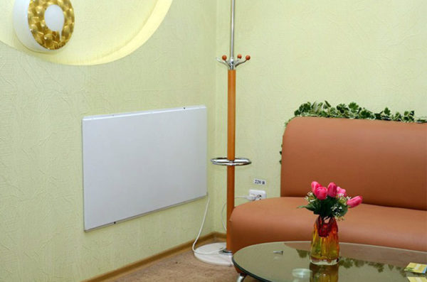 Quartz monolithic heater on the wall