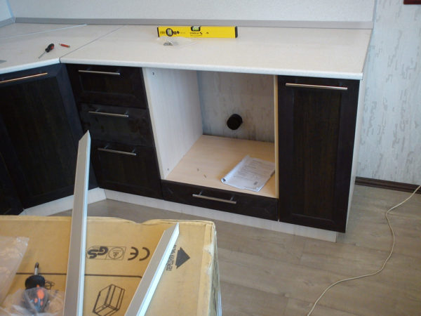 Niche under the oven
