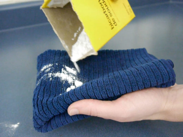 Cleaning baking soda
