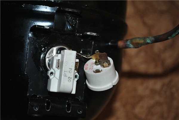 Refrigerator thermal relay