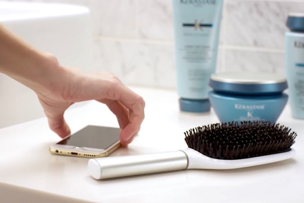 Hairbrush and smartphone