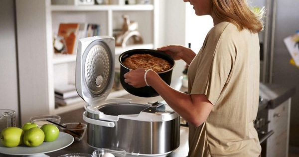 Girl and multicooker