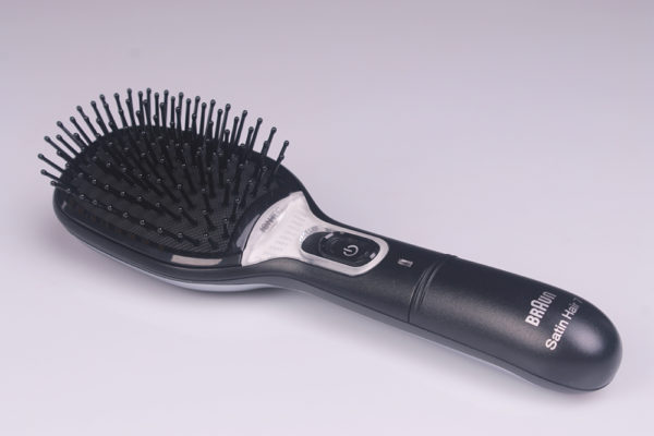 Comb with ionization function
