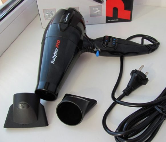 Hair dryer with hair ionization function