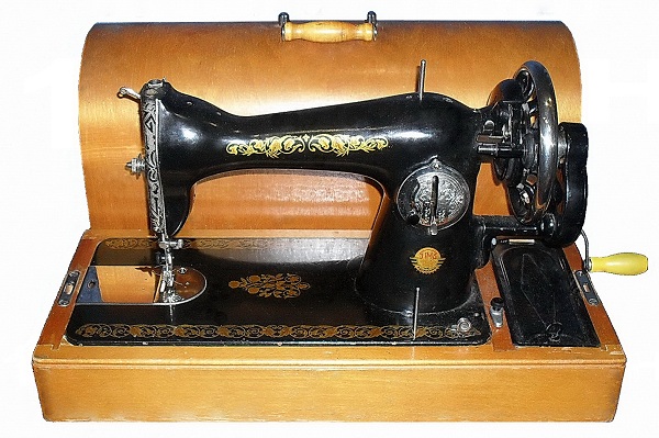 Manual sewing machine