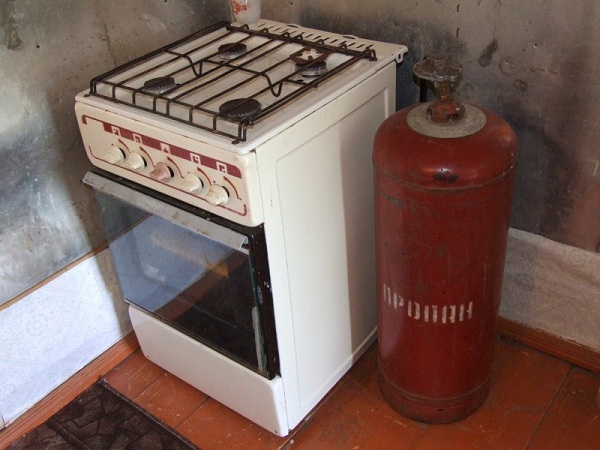 Gas stove with balloon