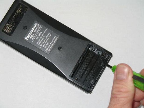 Unscrewing screws