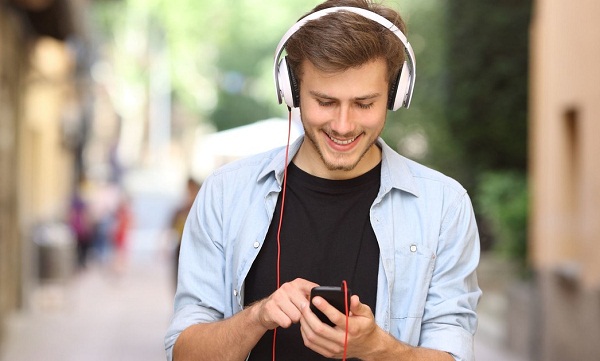 Guy on the street with headphones