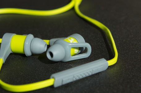 Wireless in-ear headphones