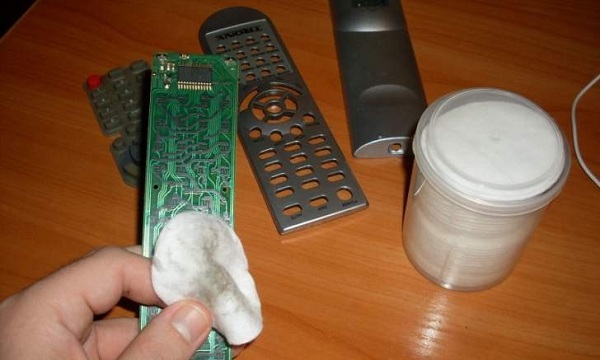 Cleaning with a cotton pad