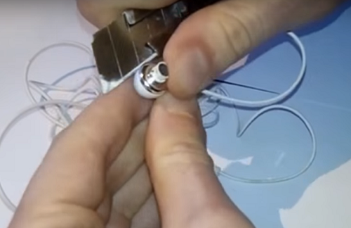 Parsing headphones